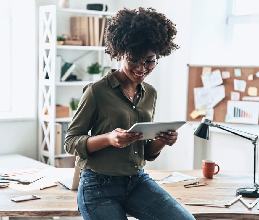 A women search on her iPad looking for property